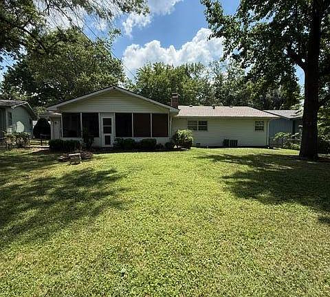 4th image of 2711 S Claremont Avenue