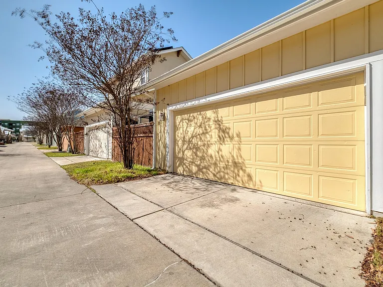 2117 McBee St — Photo 18