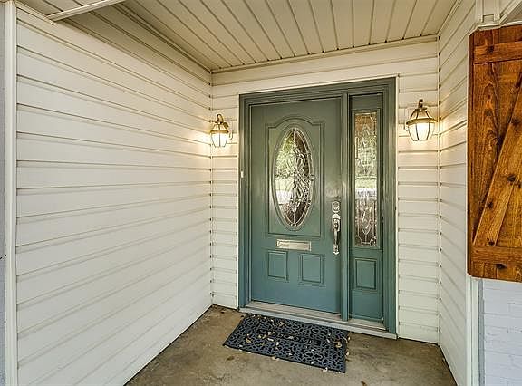 3rd image of 6008 Trail Lake Dr