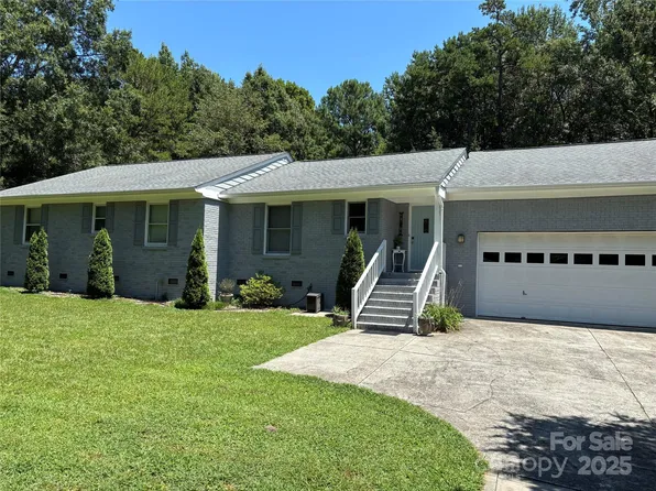 3711 Davis Dr, Charlotte, NC 28270