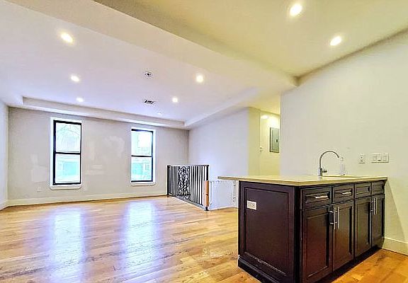 4th image of 167 New York Ave #1
