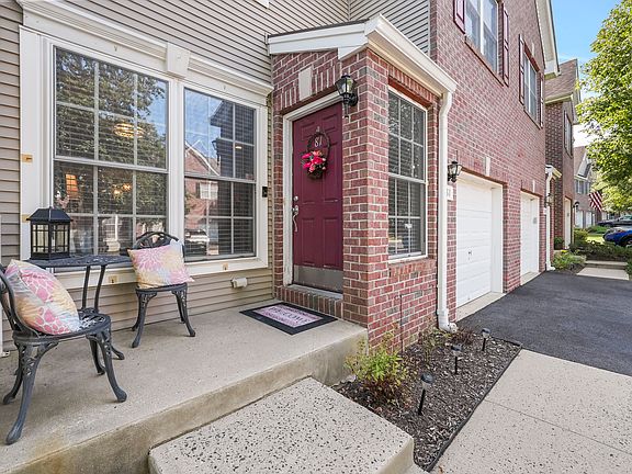 3rd image of 81 Ironwood Ct