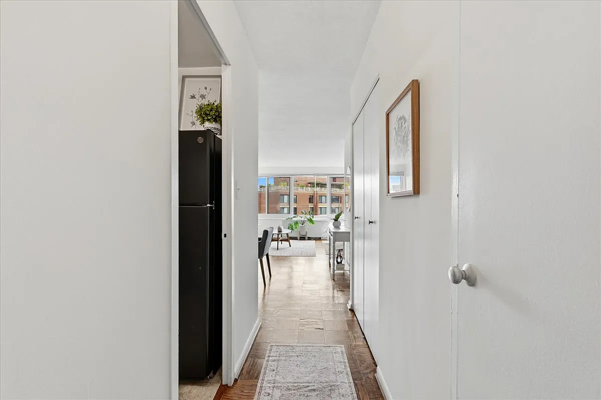 Studio, 527 sqft, $1,850 — Photo 3