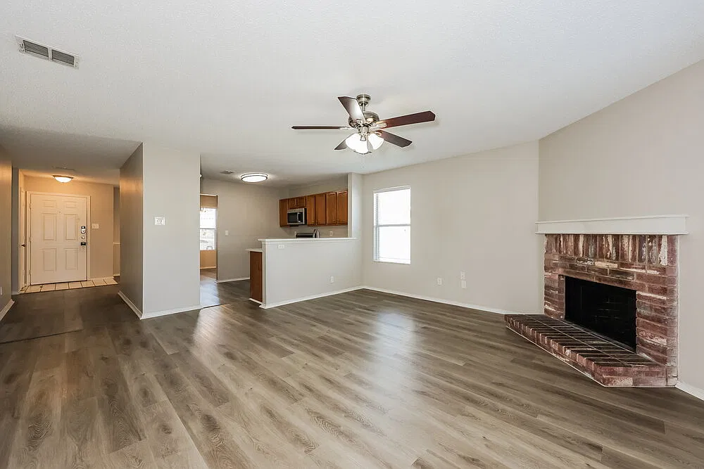 3 bed, 2.0 bath, 1373 sqft, $1,885 — Photo 4
