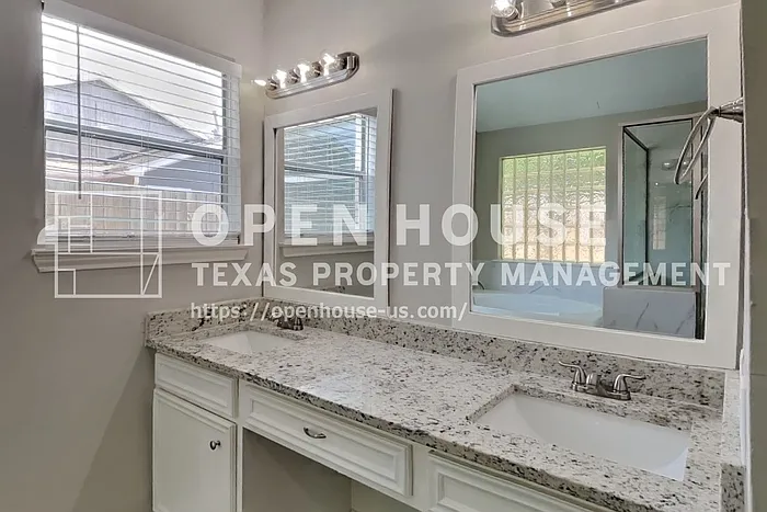 6823 Heather Hollow Dr — Photo 10