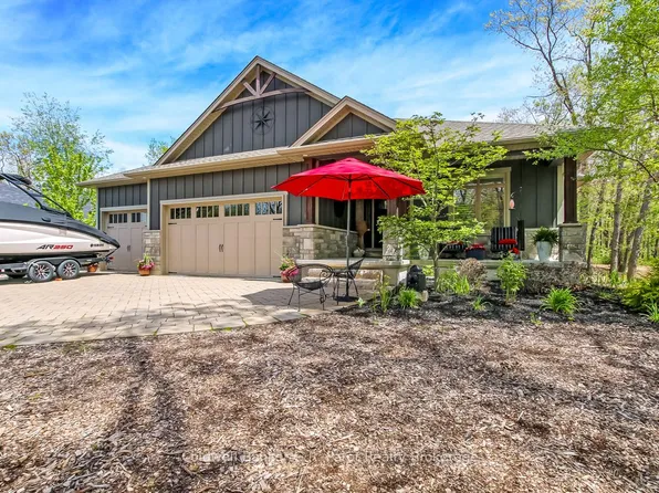 10151 Pinery Bluffs Rd, Lambton Shores, ON N0M 1T0