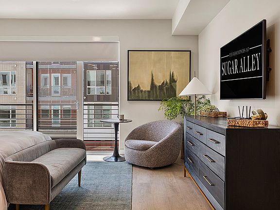 Alternate view of the Slate studio_ideal for resident-arranged guest stays