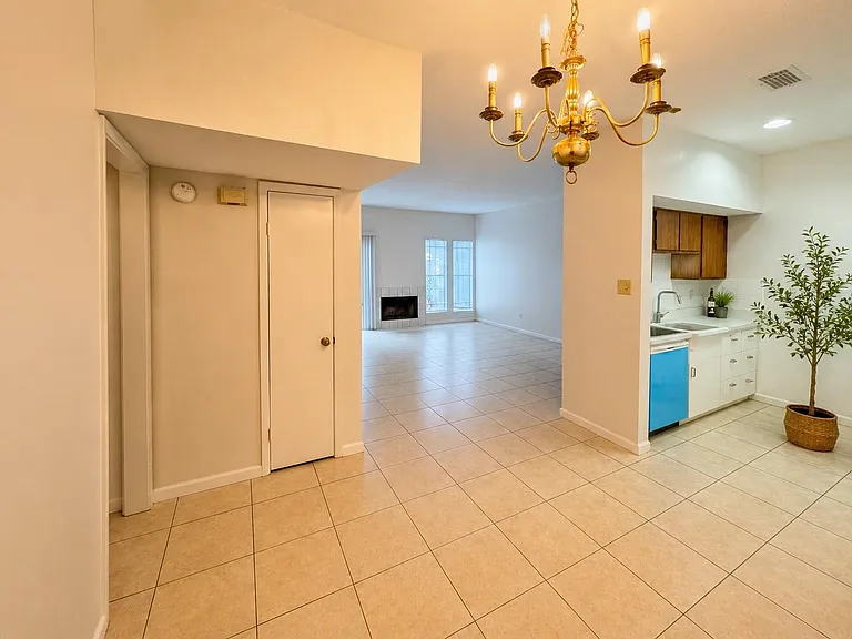 10811 Richmond Ave #5 — Photo 4