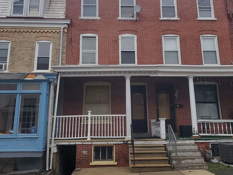 323 N Franklin St — Photo 3