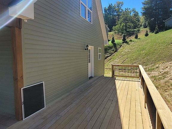 4th image of 44 English Walnut Ln