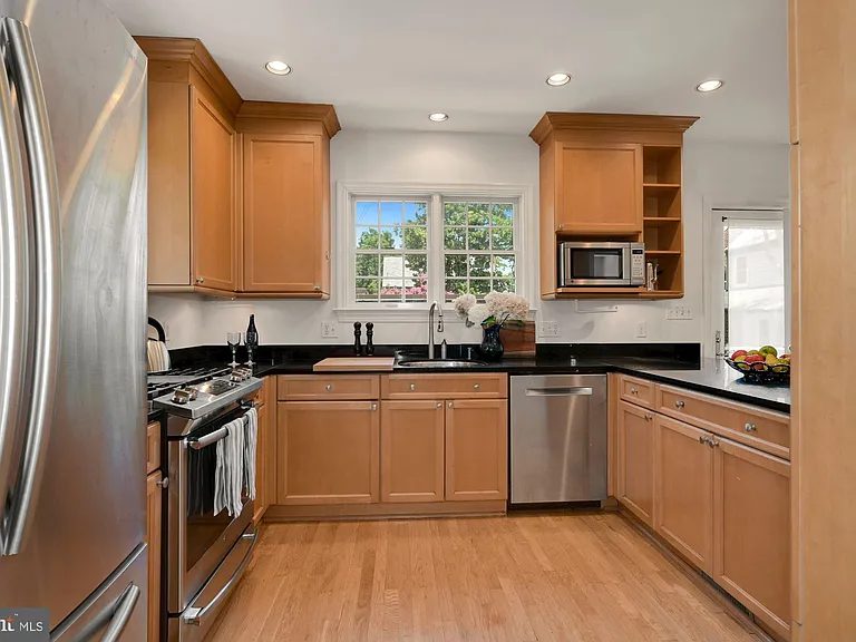 4505 Alton Pl NW — Photo 9