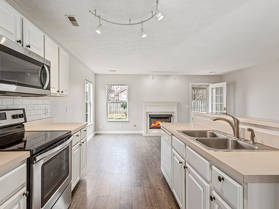 2nd image of 2809 Summer Hollow Ln