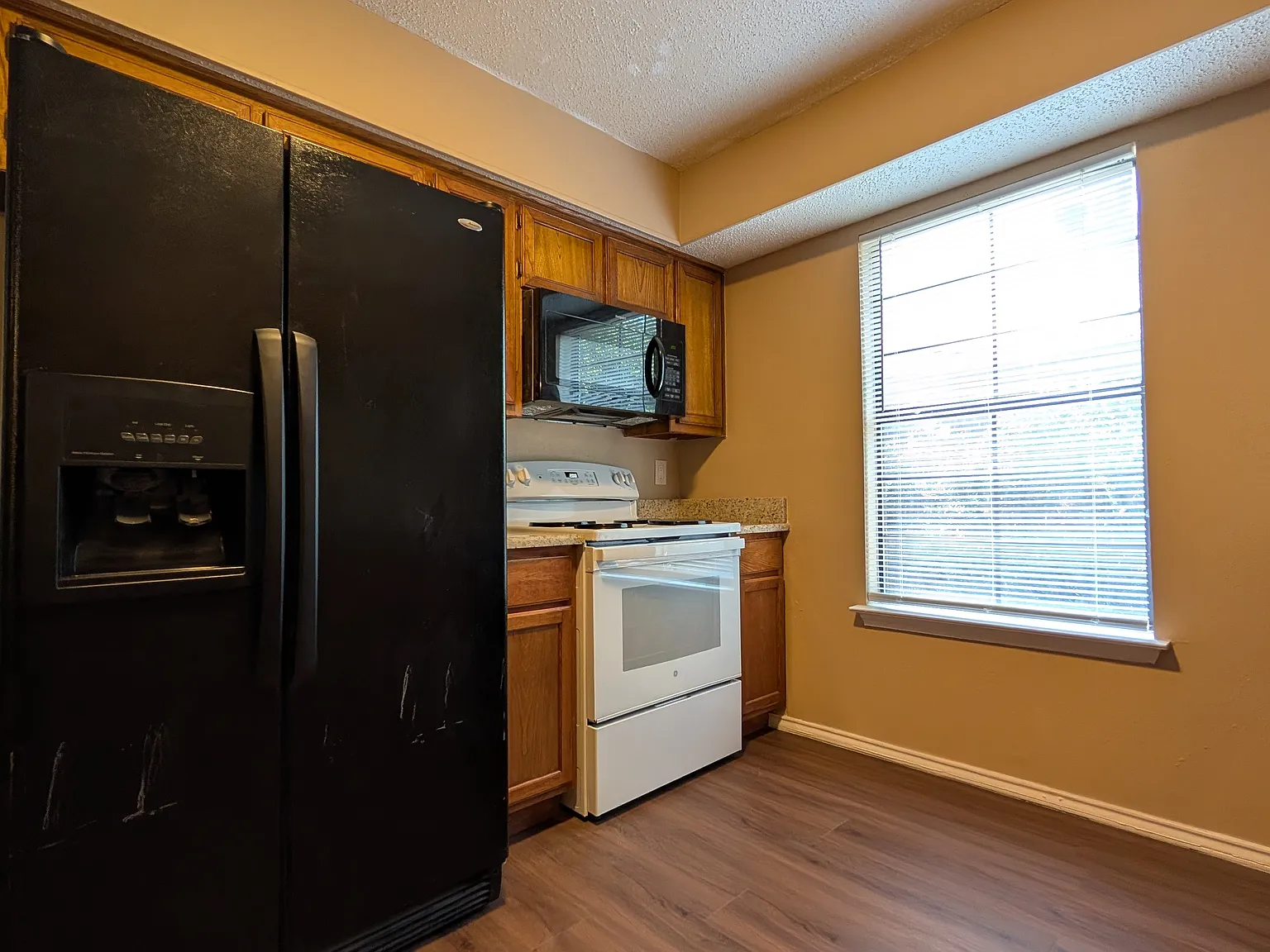 4 bed, 1413 sqft, $2,000 — Photo 3