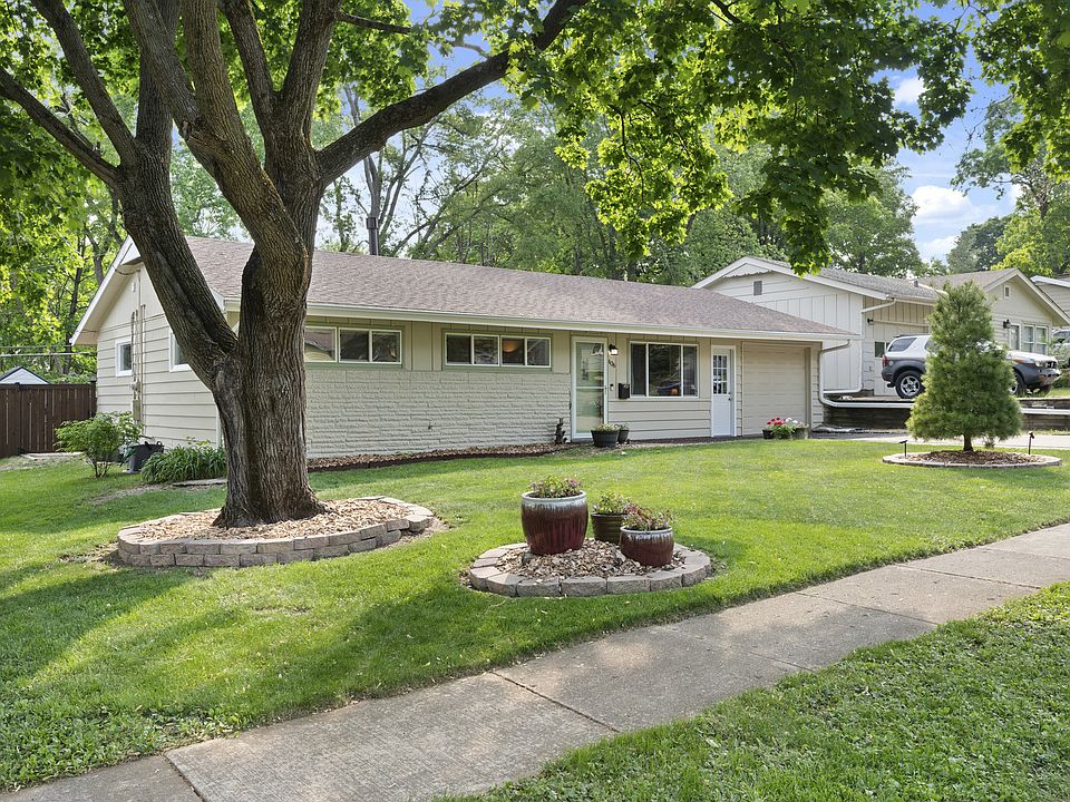 1st image of 406 River Dr