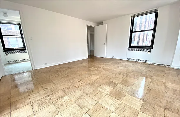 Rented by Manhattan Realty Group | media 14