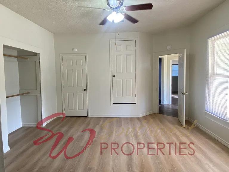 480 N Clinton St — Photo 9