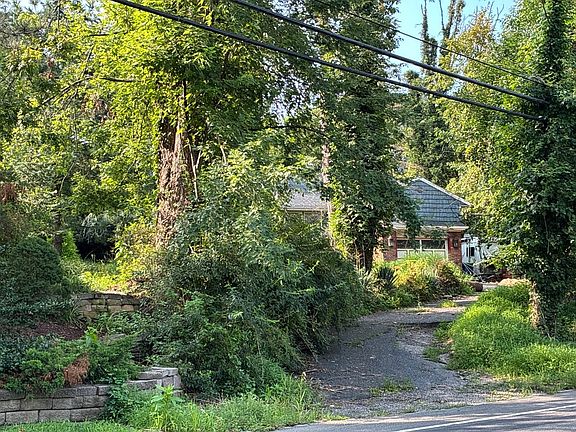 3rd image of 167 Mountain Blvd
