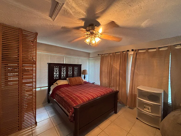 1094 Raintree Ln — Photo 18