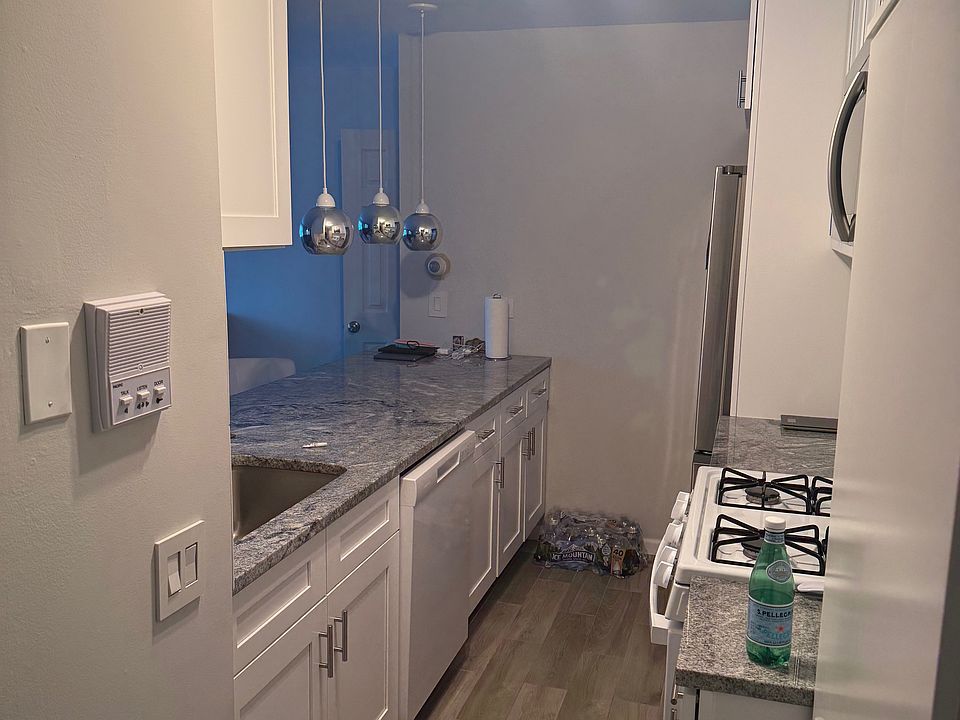 2nd image of 1195 N Boxwood Dr APT 103