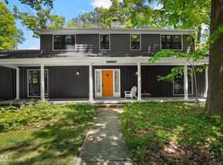 22636 King Richard Ct, Beverly Hills, MI 48025