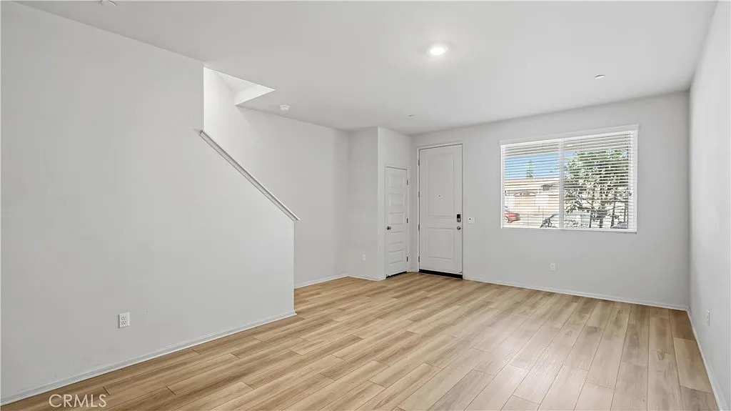 3 bed, 1791 sqft, $3,650 — Photo 2