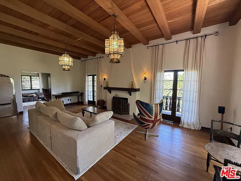 3475 N Knoll Dr — Photo 10