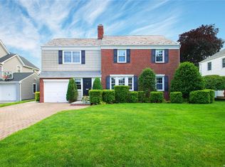 82 Princeton St, Garden City, NY 11530