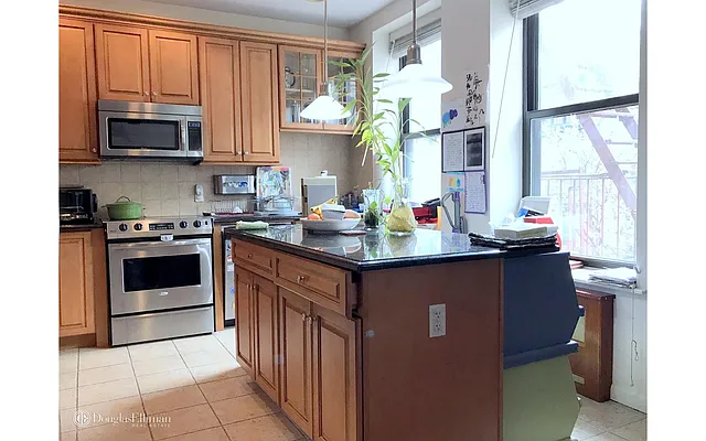 Rented by Douglas Elliman | media 17