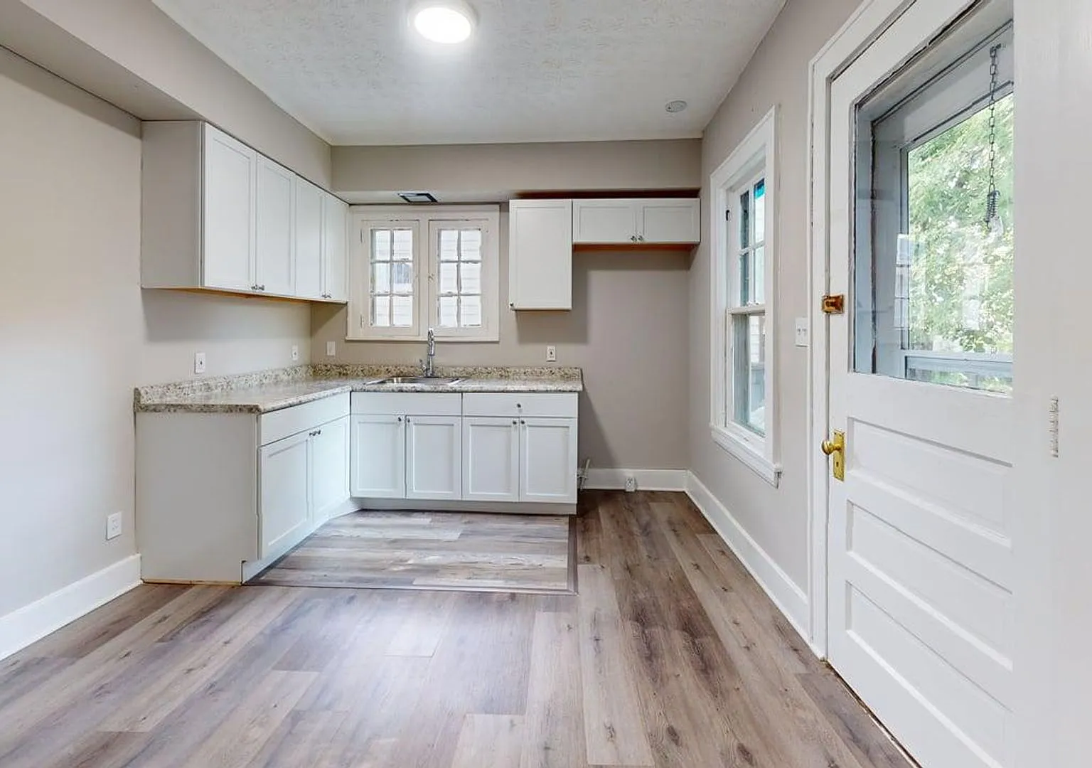 294 Madison Ave — Photo 2
