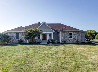 1034 Bucks Pond Rd, Monticello, IL 61856