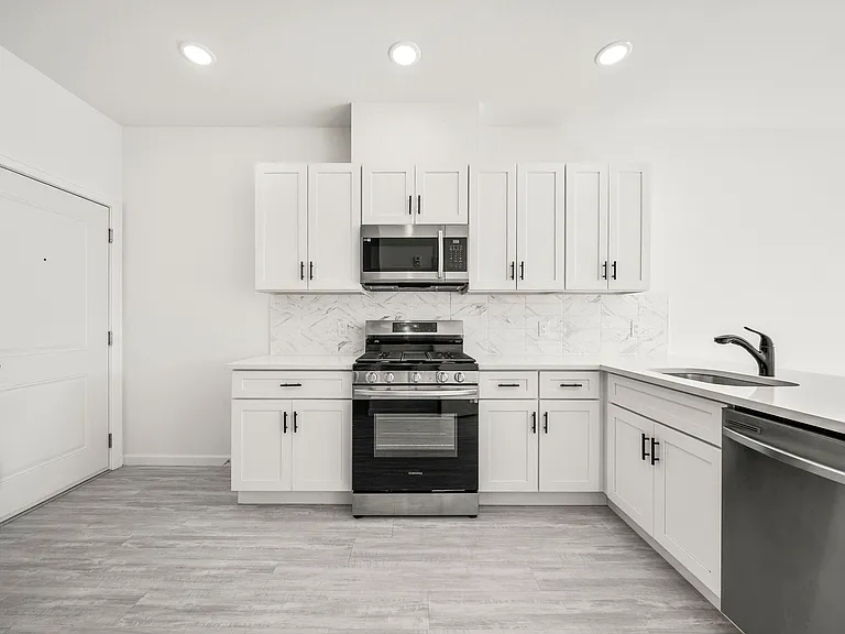 53 E Main St #5 — Photo 4