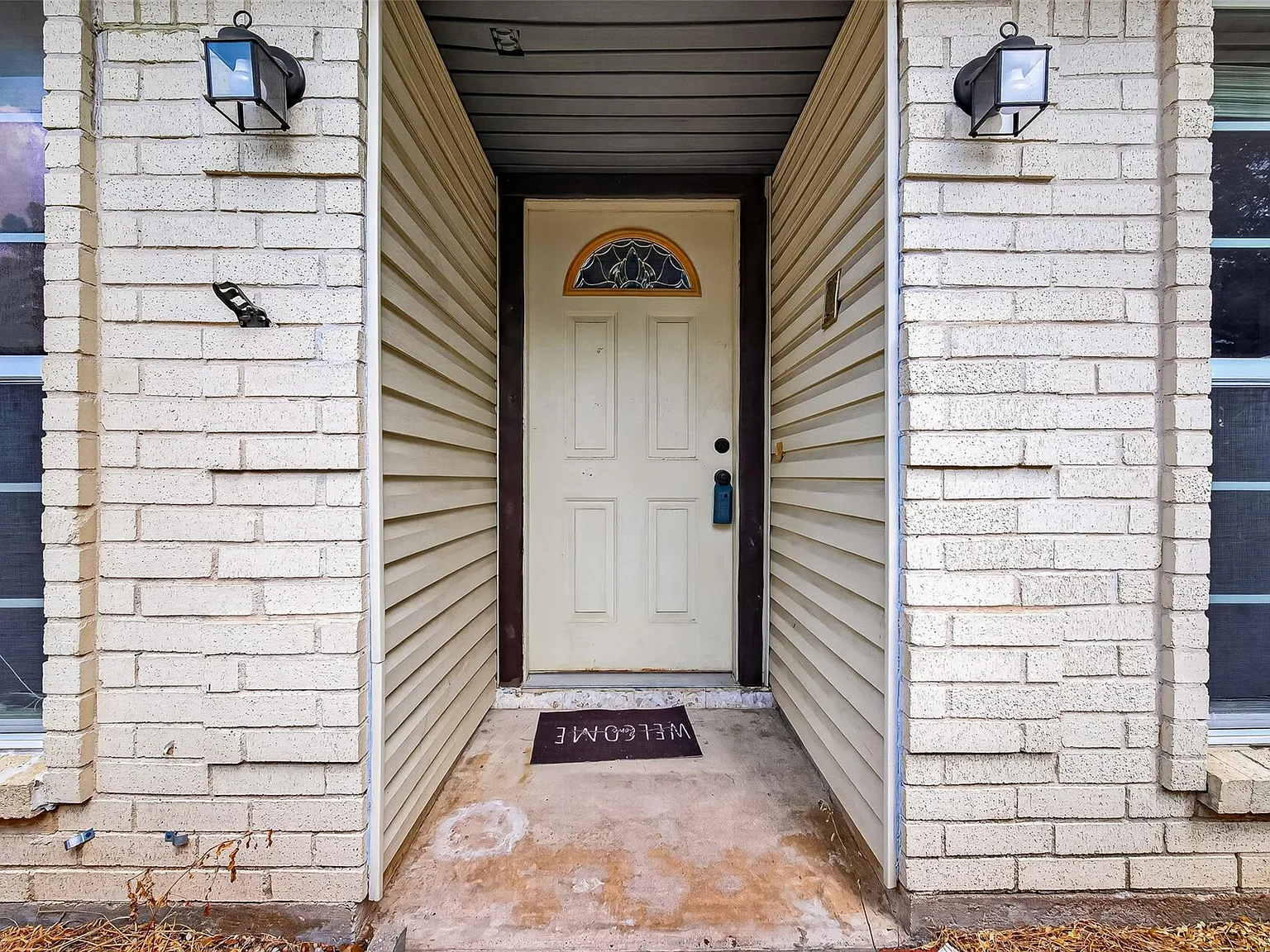 4 bed, 2.5 bath, 2180 sqft, $2,050 — Photo 2