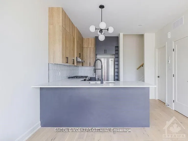 136 Carillon St #A — Photo 4