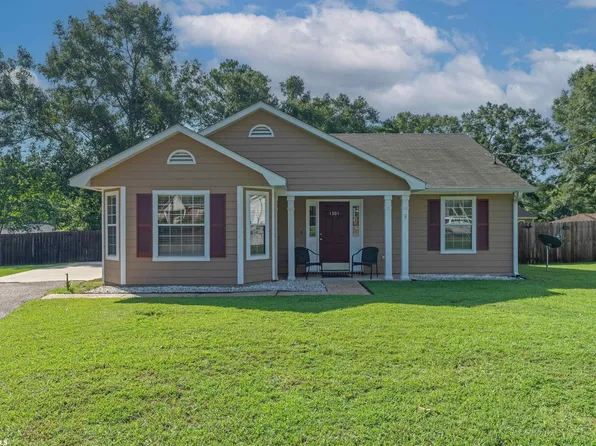 1301 Woodstock Ct, Mobile, AL 36695