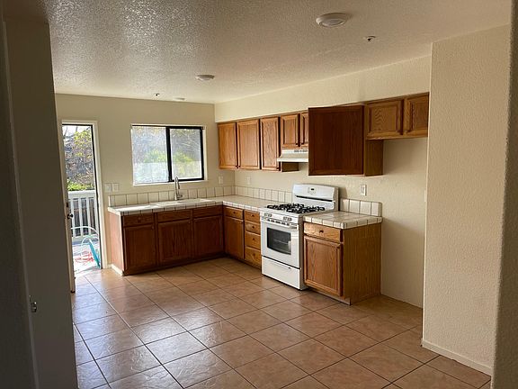 4th image of 312 E Lake Ave #H