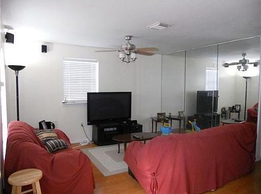 4th image of 1213 Saint Ann St