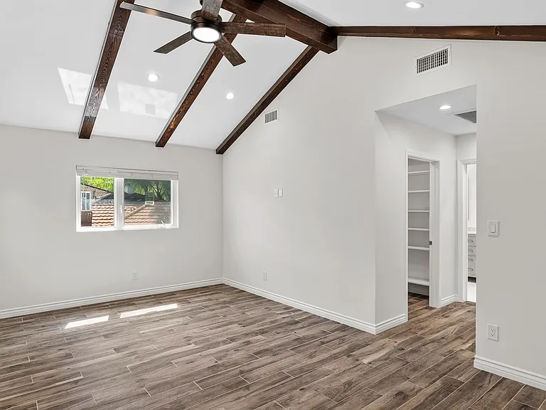 4242 Van Nuys Blvd — Photo 6