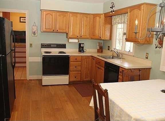 3rd image of 251 East St