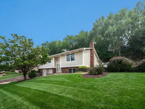 45 Florence Dr, Pittsburgh, PA 15220