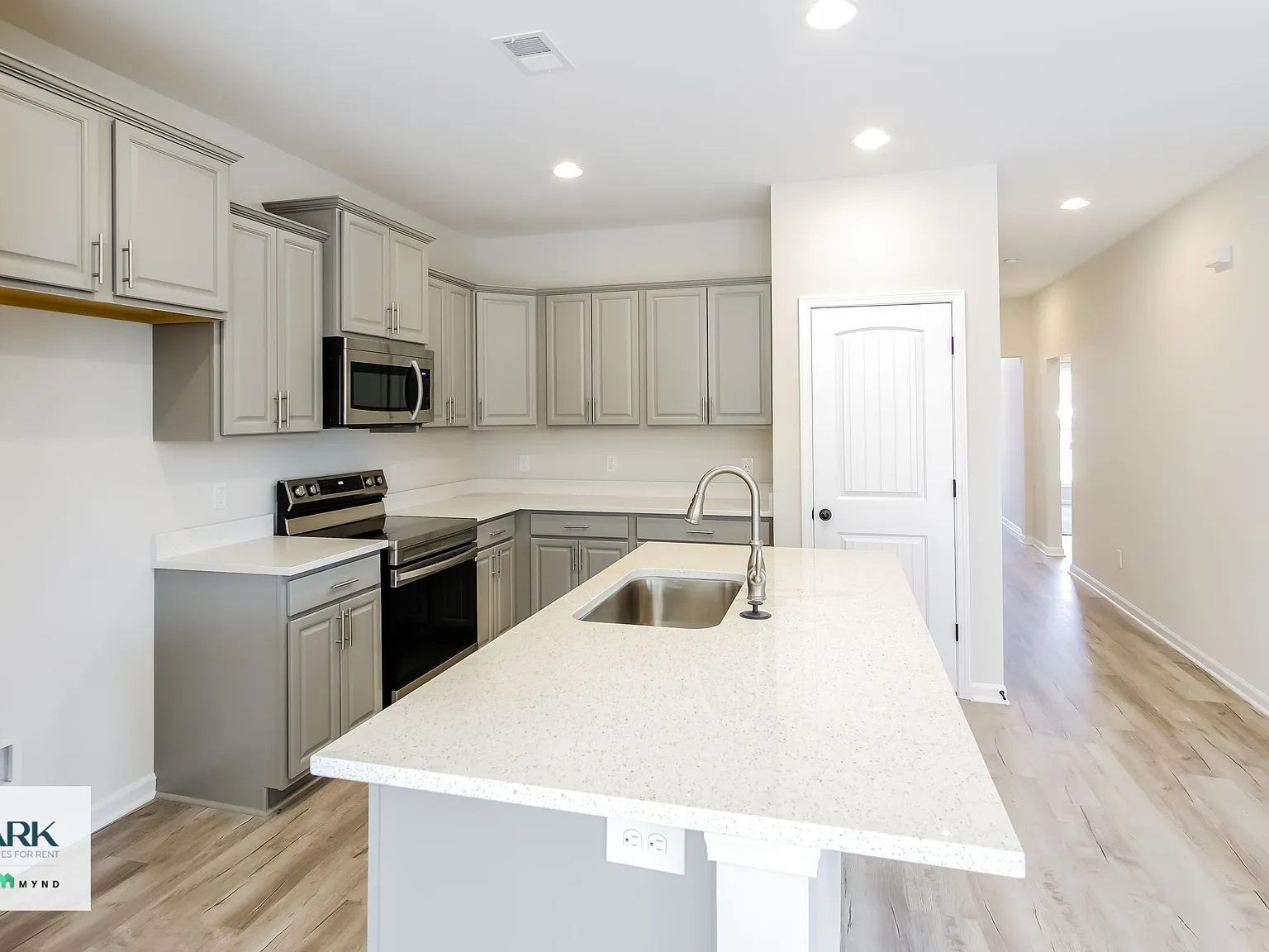 3 bed, 2.0 bath, 1622 sqft, $1,859 — Photo 2