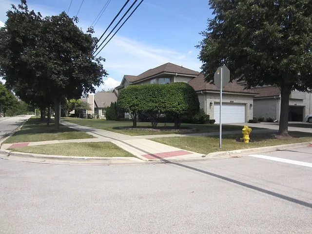 500 Fairfield Ct photo 1