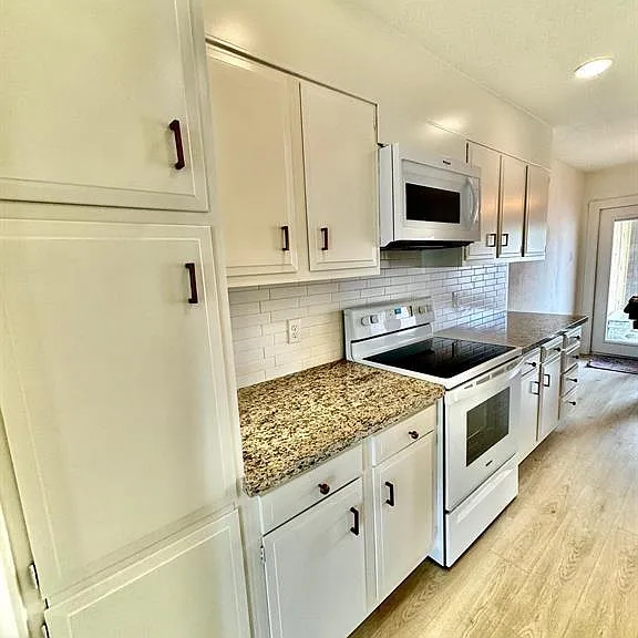 495 Yorktown Ln — Photo 7