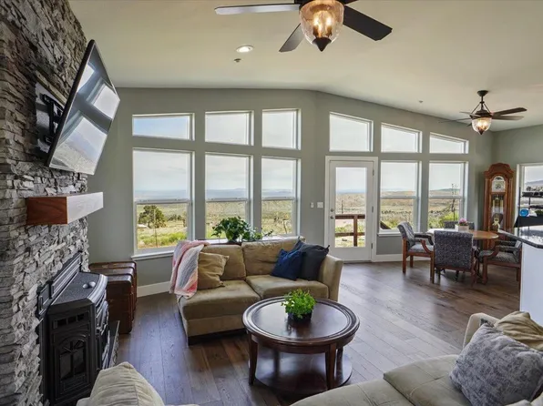 11841 Juniper Hills Rd, Littlerock, CA 93543