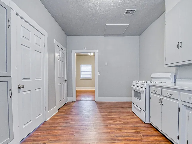 711 Jenkins Ave — Photo 9