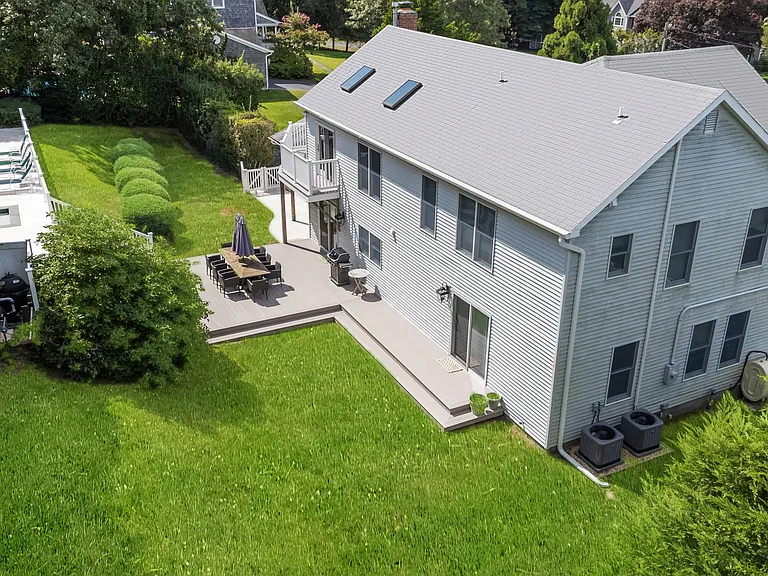 20 Underhill Dr — Photo 27