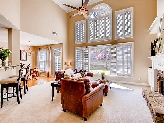 3rd image of 4502 Glenpointe Way SE