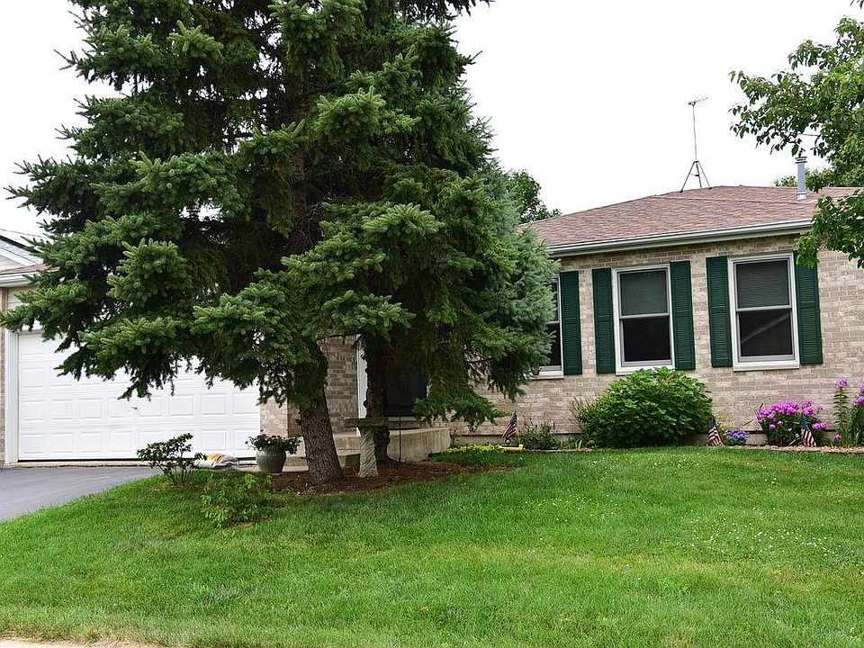 1st image of 696 Ottawa Dr