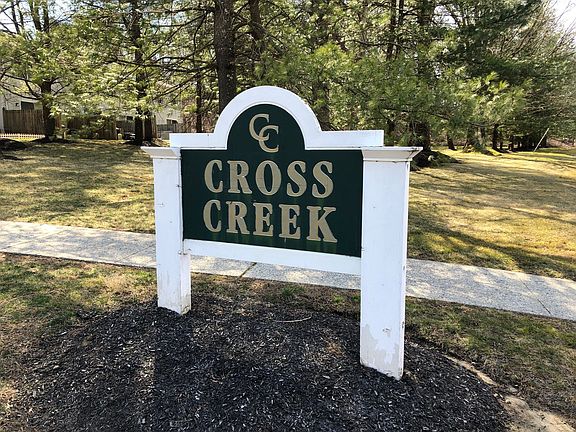 3rd image of 11 Clara Ct