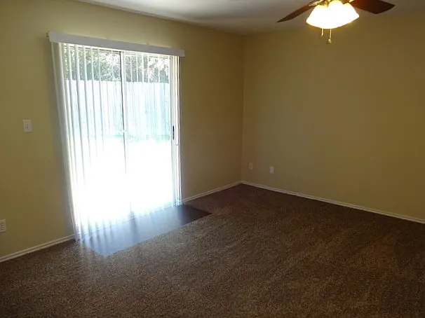 101 Princess Jennifer Dr — Photo 4