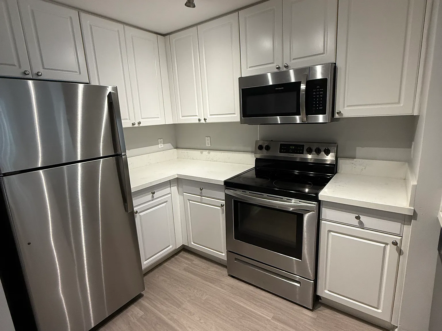 2 bed, 1020 sqft, $3,225 — Photo 2